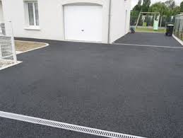 Allees De Jardin Enrobe Noir Lantana Paysage Amenagement Entree Maison Idee Entree Maison Entree De Maison Exterieur
