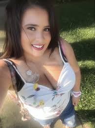 🌸🌸I'm single, I need a companion, I don't care about distance or age. If  you like me, send me a friend request or private message! 🌹 📱👇  https://linkr.bio/Callme_whatsapp