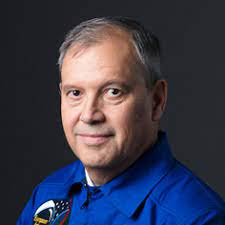 Dumitru dorin prunariu este primul cosmonaut român. Dumitru Dorin Prunariu Blue Abyss