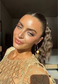 Rachel Behar's Instagram, Twitter & Facebook