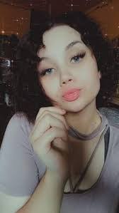 Renee Farris's Instagram, Twitter & Facebook