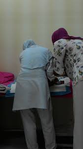 Banyak klinik bersalin kini menawarkan prosedur sunat bayi perempuan sebagai bagian dari paket pelayanan kelahiran, dilakukan segera setelah namun, lembaga medis terus melaksanakan prosedur sunat perempuan tersebut. Klinik Untuk Khatan Sunat Bayi Perempuan Di Bangi Catatan Sue Izza