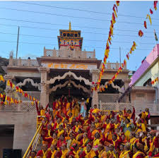 नव निर्मित मंदिर मे विराजमान हुए भगवान बद्रीविशाल के खजांची श्री कुबेर जी ।।