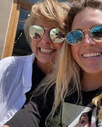 happy dad day to the coolest person i know. as long as youre around i know  i'll always be able to get good advice, a shoulder to cry on, my light bulbs