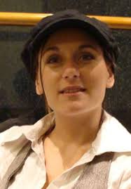 Agnès CLEMENT, 43 ans (TROYES, ARCUEIL)