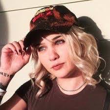 Amber Beale's Instagram, Twitter & Facebook