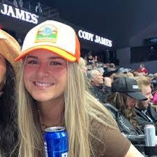 Leah Oleary's Instagram, Twitter & Facebook