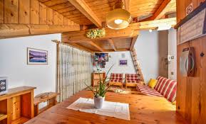 Ad auronzo di cadore due case nel cuore di auronzo di cadore, rinomata meta per vacanze estive ed invernali tra le dolomiti, patrimonio mondiale dell'umanità unesco, per una permanenza all'insegna del relax e dell'attività fisica, completamente immersi nella natura. Leo Vacanze Appartamenti Casa Vacanze Ad Auronzo Di Cadore