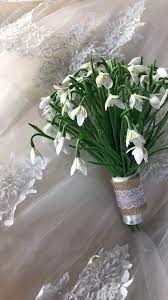 Wedding Bouquet With Snowdrop Flowers Video Wedding Bouquets Alternative Wedding Bouquet Wedding Ceremony Decorations
