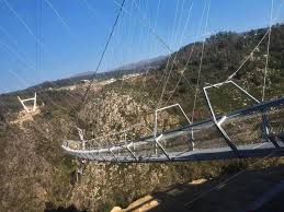 Esta ponte pedonal suspensa terá um vão de 516 metros e uma altura aproximada de 175 metros com a largura útil do tabuleiro de 1,20m. Maior Ponte Pedonal Suspensa Do Mundo Esta Quase Acessivel Arouca Ncultura