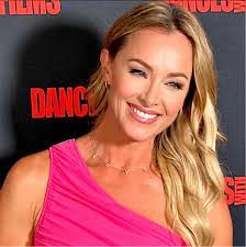 Jennifer Dell's Instagram, Twitter & Facebook