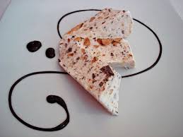 Infatti verrà aggiunto all'impasto del semifreddo al torroncino. Un Dolce Per Natale 2010 Il Semifreddo Al Mascarpone E Torrone Torte Al Cioccolato