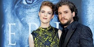 Although it's well known that they fell in love on the game of thrones set, the rest of their every day, we learn of a new famous marriage that's irrevocably broken. Game Of Thrones Star Kit Harington Verlobt Sich Mit Rose Leslie Gt Gottinger Tageblatt