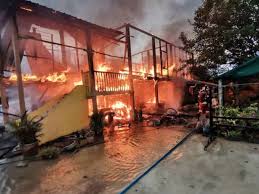 36000 teluk intan, perak, maleisië. Rumah Terbakar Pasangan Warga Emas Terselamat