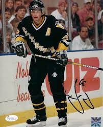 During the first television timeout, the penguins played a tribute video, documenting jagr's 11 seasons in pittsburgh from. Jaromir Jagr Autographed Pittsburgh Penguins 8 10 Photo House Of Hockey