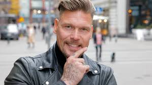 Danny, 77, jättiyllätyksestään 19-vuotiaalle Helmi Loukasmäelle: Onhan se  nyt harvinaista!