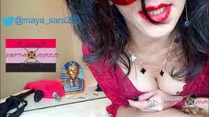 الملكه ساره ماسكه كلب من كلبها فشخها بتدثه علي مراته العرص - Pornhub.com