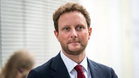 Marc Hay de BFMTV victime d'insultes homophobes depuis son coming out