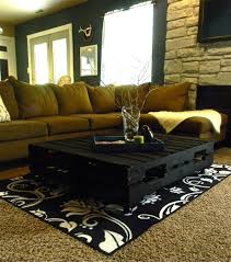 Pallet wood is everywhere.transform it into a beautiful coffee table. Pin By Olivia Geer On Diy Home Projects Pallet Furniture Furniture Pallet Coffee Table Diy