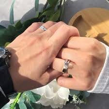 Cincin adalah salah satu perhiasan yang cukup banyak diminati. Set Cincin Tunang Dan Cincin Nikah Emas Platinum Zcova