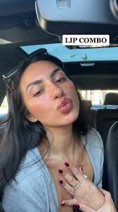 Mid day lip refresh 😙