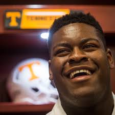 GoVols247: Trey Smith working to help Vols land Ray, Sterling