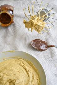 La Creme Mousseline Au Caramel Amandise Recette Creme Patissiere Creme Au Beurre Facile Gateaux Et Desserts