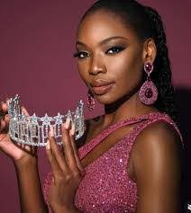 Meagan Fuller's Instagram, Twitter & Facebook