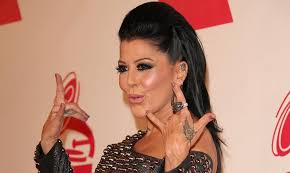 Personalmente tengo la convicción de que nuestros seres amados quisieran que viviésemos sin sentirnos culpables por seguir vivos, que vivamos intensamente sin postergar las cosas y que de vez en cuando brindemos: Alejandra Guzman Sin Nada Que Esconder
