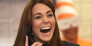 Tertawa yang berupa ekspresi wajah saja itu biasanya merupakan tertawa ringan akan tetapi. Foto Ekspresi Lucu Kate Middleton Yang Tertawa Lepas Saat Terima Telepon Merdeka Com