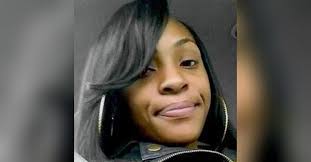 Mariah Howard's Instagram, Twitter & Facebook