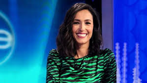Caterina balivo sceglie per il suo hairstyle un accessorio elegantissimo: Caterina Balivo Bacchettata Dalla Suocera Avevi Un Vestito Tremendo E Quei Capelli
