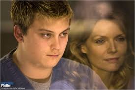 Gorgeous Pfeiffer -- Michelle Pfeiffer, Ashton Kutcher "Personal Effects"
