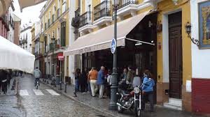 Sevilla, capital de andalucía, se caracteriza por su danza en la música flamenco, sobre todo en el barrio de triana. 4 Casa Vizcaino