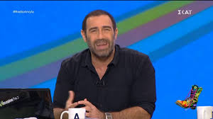 Ο αντώνης κανάκης και η ομάδα του ράδιο αρβύλα δεν άφησαν αυτή την ευκαιρία ανεκμετάλλευτη και σατίρισαν τα συνεχόμενα έκτακτα δελτία με τον δικό τους μοναδικό τρόπο. Oloklhro To Radio Arbyla Ths M Deyteras Skai 22 4 19 Youtube