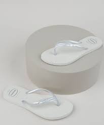 Aproveite o frete grátis pelo mercadolivre.com.br! Chinelo Havaianas Feminino Fantasia Gloss Branco