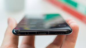 Huawei Mate 20 Lite Review: A Middling ...