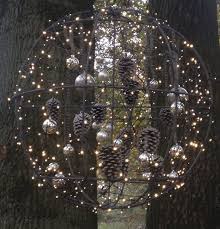 Christmas outside decoration ideas crystal icymi stock. Schone Und Originelle Weihnachtsdekoration Fur Draussen Originelle Schone Beautiful And Christmas Chandelier Outdoor Christmas Decorations Christmas Lights