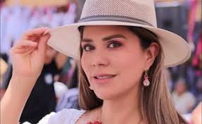 Morena postula a conductora de tv para presidenta municipal en Cancún