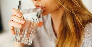 Air kosong merupakan salah satu minuman segar dan sangat baik untuk kesihatan bagi seluruh anggota tubuh. 12 Manfaat Minum Air Hangat Awet Muda Hingga Hilangkan Stres