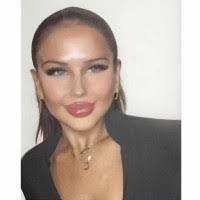 Alexis Shull's Instagram, Twitter & Facebook