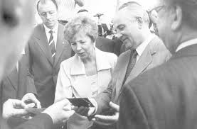 The eighth and last leader of the soviet union, he was the general. Aus Dem Archiv Der Stuttgarter Zeitung Michail Gorbatschow Begeistert 1989 Die Stuttgarter Stuttgart Stuttgarter Nachrichten