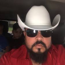 Stream Roberto Colunga music