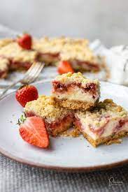 At times, our rhubarb patch is almost decimated, with all the picking that goes on. Erdbeer Rhabarber Streusel Cheesecak Bars Foodblog Princess Ch