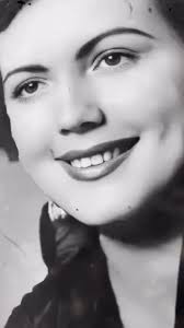 Un día 6 de Junio partió hacia la eternidad nuestra Madre Ligia Conde de  Sáez, hoy como cada día, veneramos su recuerdo. Tus hijos, nietos,  bisnietos...., Hoy mis abrazos y cada una de mis palabras ...