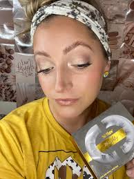 Are there beauty supply stores in the area that sell lash clusters?