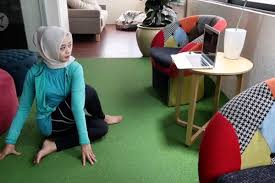 Berolahraga di rumah bisa dilakukan dengan treadmill. Siasati Olahraga Di Rumah Saat Puasa