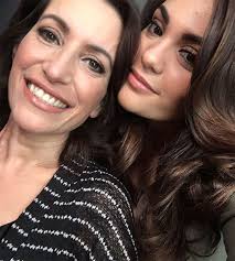 C h e r y l.+.* zussen. Og3ne Zussen Staan Stil Bij 49ste Verjaardag Van Overleden Moeder Show Pzc Nl