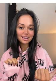 Stephanie Ebner's Instagram, Twitter & Facebook