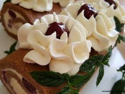 In una ciotolina a parte unite i tuorli e lo zucchero di canna 16. Rotolo Al Ciobar Con Crema Al Cioccolato Bianco E Amarene Le Ricette Di Claudia Andre